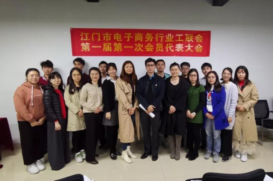 钟淑最新，小我私家成绩与时代风范的融会探索
