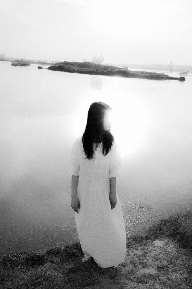 王磊写真集，瞬间魅力的艺术展现
